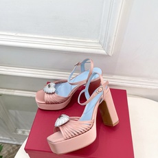 Valentino 华伦天奴 26𝐬𝐬 2026ss春夏新品 VT爱心钻扣细带高跟防水台凉鞋 上新☑️ ———————— Valentino 华伦天奴 26𝐬𝐬 2026ss春夏新品 VT爱心钻扣细带高跟防水台凉鞋 上新☑️ ————————