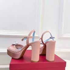 Valentino 华伦天奴 26𝐬𝐬 2026ss春夏新品 VT爱心钻扣细带高跟防水台凉鞋 上新☑️ ———————— Valentino 华伦天奴 26𝐬𝐬 2026ss春夏新品 VT爱心钻扣细带高跟防水台凉鞋 上新☑️ ————————