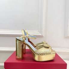Valentino 华伦天奴 26𝐬𝐬 2026ss春夏新品 VT爱心钻扣细带高跟防水台凉鞋 上新☑️ ———————— Valentino 华伦天奴 26𝐬𝐬 2026ss春夏新品 VT爱心钻扣细带高跟防水台凉鞋 上新☑️ ————————
