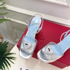 Valentino 华伦天奴 26𝐬𝐬 2026ss春夏新品 VT爱心钻扣细带高跟防水台凉鞋 上新☑️ ———————— Valentino 华伦天奴 26𝐬𝐬 2026ss春夏新品 VT爱心钻扣细带高跟防水台凉鞋 上新☑️ ————————