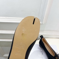 Maison Margiela· 马吉拉26𝐬𝐬 2026春夏新品MM6 蝴蝶结芭蕾舞鞋分趾单鞋———————— MM Maison Margiela· 马吉拉26𝐬𝐬 2026春夏新品MM6 蝴蝶结芭蕾舞鞋分趾单鞋———————— MM