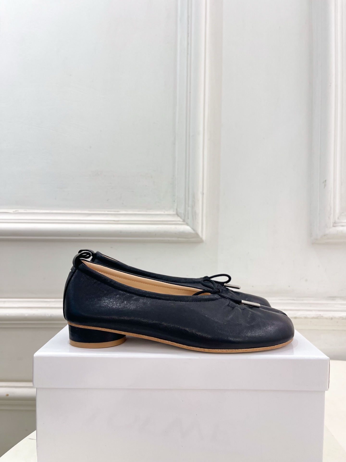 Maison Margiela· 马吉拉26𝐬𝐬 2026春夏新品MM6 蝴蝶结芭蕾舞鞋分趾单鞋———————— MM Maison Margiela· 马吉拉26𝐬𝐬 2026春夏新品MM6 蝴蝶结芭蕾舞鞋分趾单鞋———————— MM