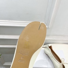 Maison Margiela· 马吉拉26𝐬𝐬 2026春夏新品MM6 蝴蝶结芭蕾舞鞋分趾单鞋———————— MM Maison Margiela· 马吉拉26𝐬𝐬 2026春夏新品MM6 蝴蝶结芭蕾舞鞋分趾单鞋———————— MM