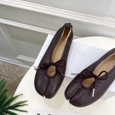 Maison Margiela· 马吉拉26𝐬𝐬 2026春夏新品MM6 蝴蝶结芭蕾舞鞋分趾单鞋———————— MM Maison Margiela· 马吉拉26𝐬𝐬 2026春夏新品MM6 蝴蝶结芭蕾舞鞋分趾单鞋———————— MM