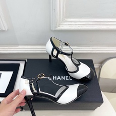 𝐂𝐇𝐀𝐍𝐄𝐋 | 小香 26𝐬𝐬 🦋2026 新品专柜经典走秀款 小香双C拼色T字带中空高跟凉鞋 系列上新〰 🍬 𝐂𝐇𝐀𝐍𝐄𝐋 | 小香 26𝐬𝐬 🦋2026 新品专柜经典走秀款 小香双C拼色T字带中空高跟凉鞋 系列上新〰 🍬