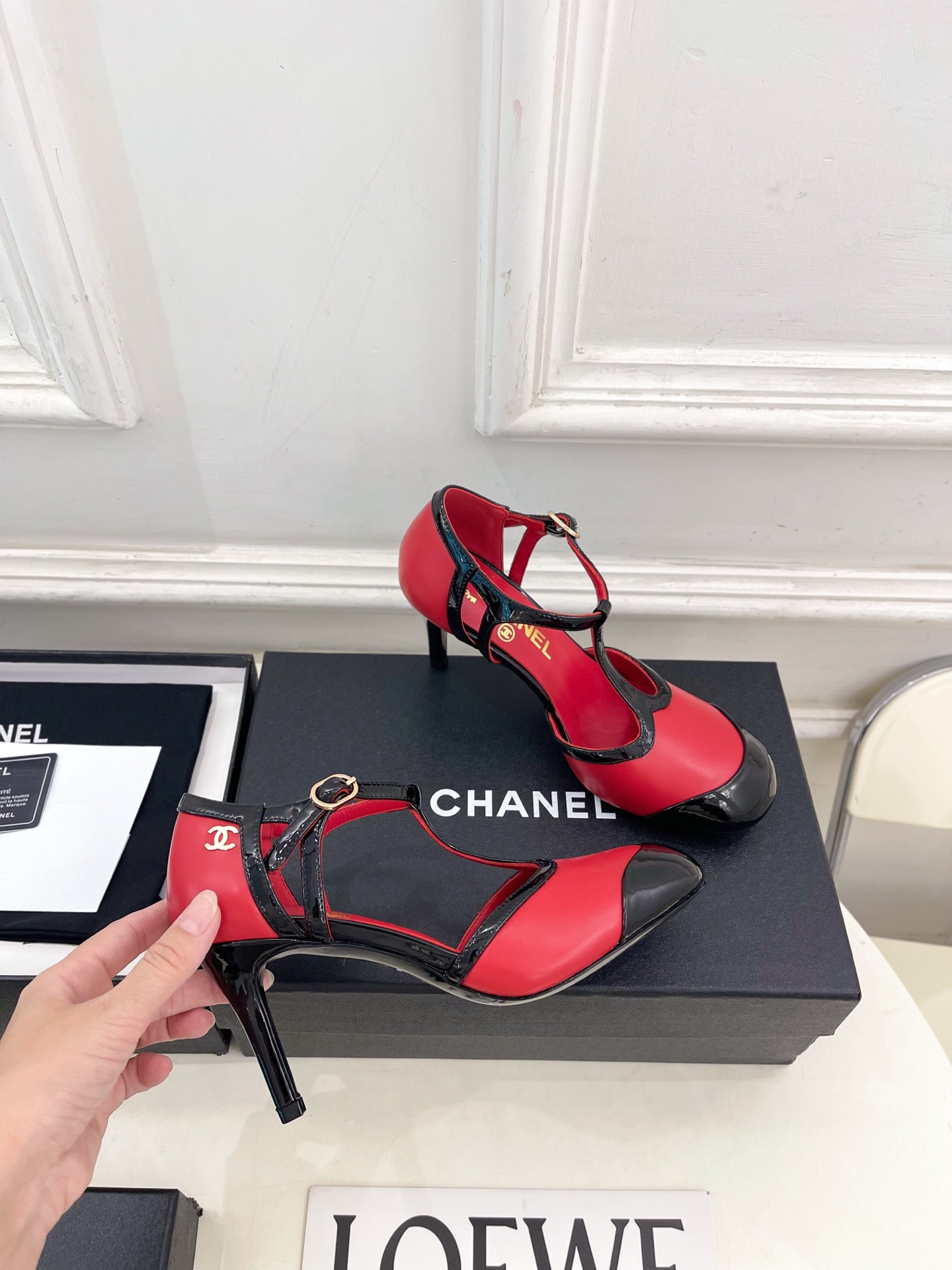 𝐂𝐇𝐀𝐍𝐄𝐋 | 小香 26𝐬𝐬 🦋2026 新品专柜经典走秀款 小香双C拼色T字带中空高跟凉鞋 系列上新〰 🍬 𝐂𝐇𝐀𝐍𝐄𝐋 | 小香 26𝐬𝐬 🦋2026 新品专柜经典走秀款 小香双C拼色T字带中空高跟凉鞋 系列上新〰 🍬