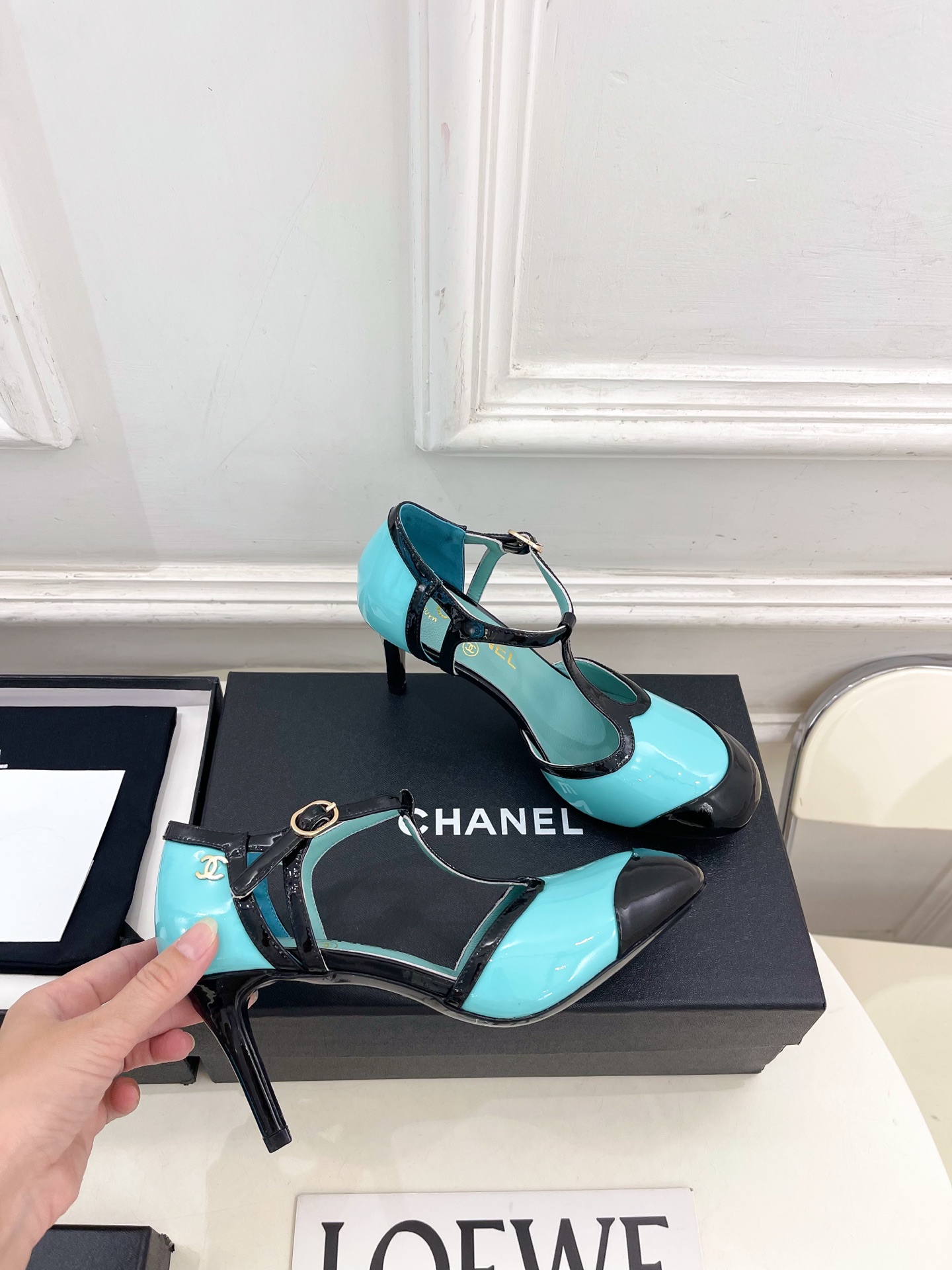 𝐂𝐇𝐀𝐍𝐄𝐋 | 小香 26𝐬𝐬 🦋2026 新品专柜经典走秀款 小香双C拼色T字带中空高跟凉鞋 系列上新〰 🍬 𝐂𝐇𝐀𝐍𝐄𝐋 | 小香 26𝐬𝐬 🦋2026 新品专柜经典走秀款 小香双C拼色T字带中空高跟凉鞋 系列上新〰 🍬