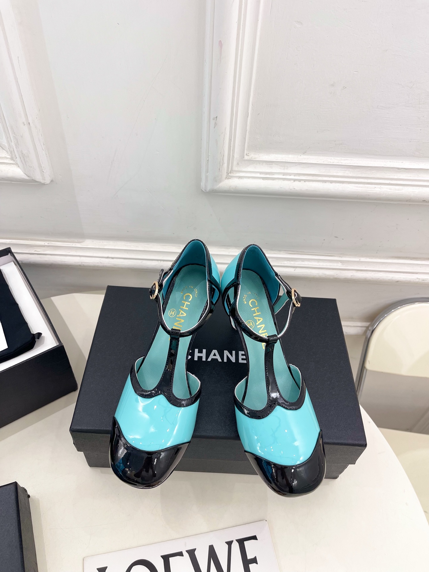 𝐂𝐇𝐀𝐍𝐄𝐋 | 小香 26𝐬𝐬 🦋2026 新品专柜经典走秀款 小香双C拼色T字带中空高跟凉鞋 系列上新〰 🍬 𝐂𝐇𝐀𝐍𝐄𝐋 | 小香 26𝐬𝐬 🦋2026 新品专柜经典走秀款 小香双C拼色T字带中空高跟凉鞋 系列上新〰 🍬