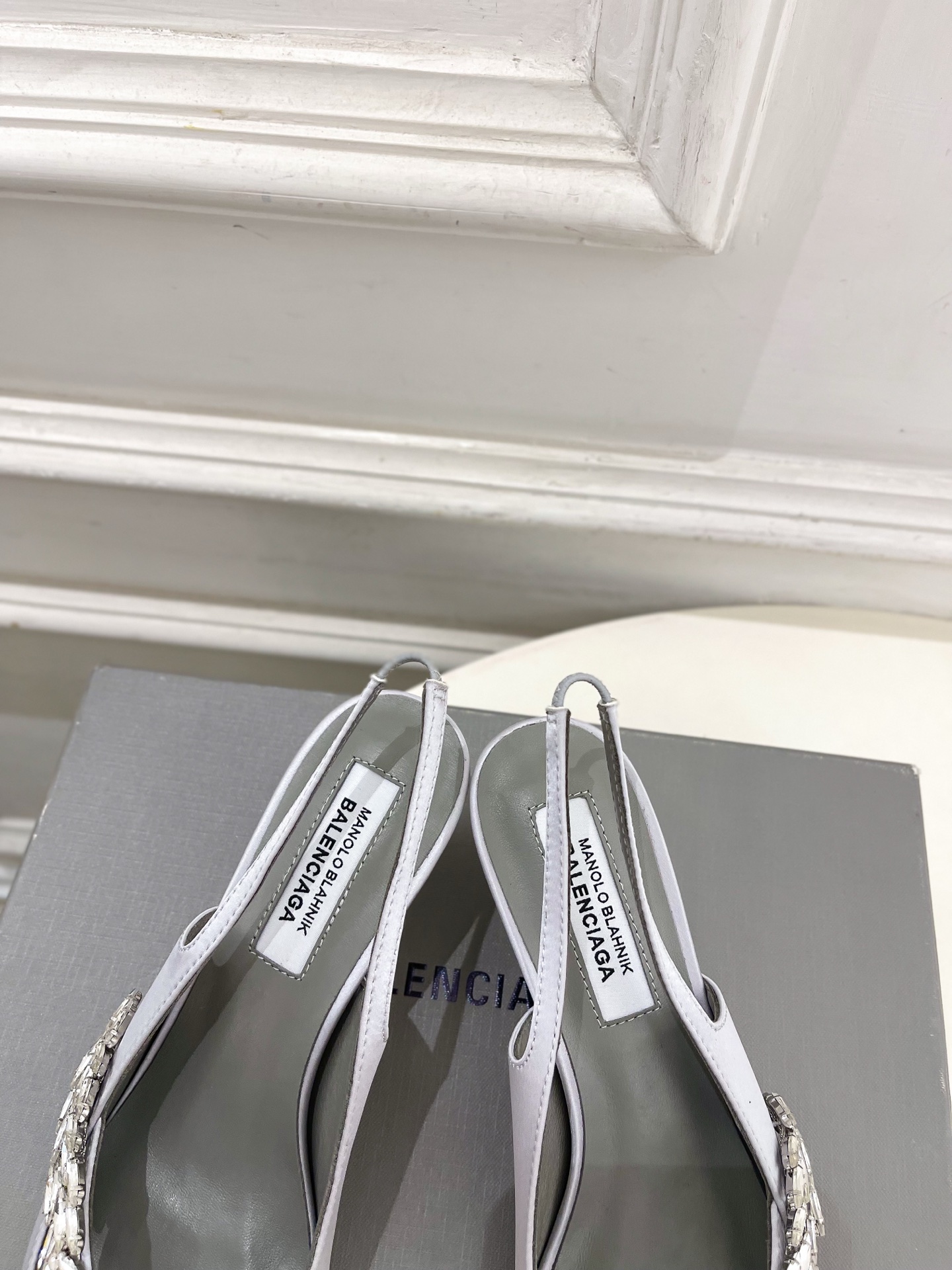 Balenciaga | 巴黎世家 26𝐬𝐬 ⭐️2026春夏新品 Balenciaga x Manolo Blah Balenciaga | 巴黎世家 26𝐬𝐬 ⭐️2026春夏新品 Balenciaga x Manolo Blah