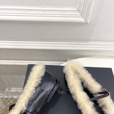 DYMONLATRY 2026秋冬新品 复古尖头玛丽珍毛毛单鞋 ————————— 作为这两年最受欢迎的设计师牌,设计简 DYMONLATRY 2026秋冬新品 复古尖头玛丽珍毛毛单鞋 ————————— 作为这两年最受欢迎的设计师牌,设计简