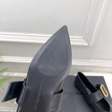 DYMONLATRY 2026秋冬新品 极简尖头方扣玛丽珍单鞋 ————————— 作为这两年最受欢迎的设计师牌,设计简 DYMONLATRY 2026秋冬新品 极简尖头方扣玛丽珍单鞋 ————————— 作为这两年最受欢迎的设计师牌,设计简
