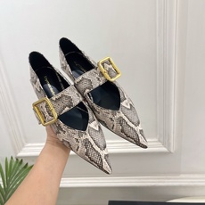 DYMONLATRY 2026秋冬新品 极简尖头方扣玛丽珍单鞋 ————————— 作为这两年最受欢迎的设计师牌,设计简 DYMONLATRY 2026秋冬新品 极简尖头方扣玛丽珍单鞋 ————————— 作为这两年最受欢迎的设计师牌,设计简