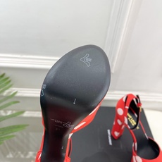 SAIN*LAURENT 圣罗兰 26𝐬𝐬 2026春夏新品YSL波点鱼嘴高跟防水台凉鞋 上新☑️ ————————— SAIN*LAURENT 圣罗兰 26𝐬𝐬 2026春夏新品YSL波点鱼嘴高跟防水台凉鞋 上新☑️ —————————