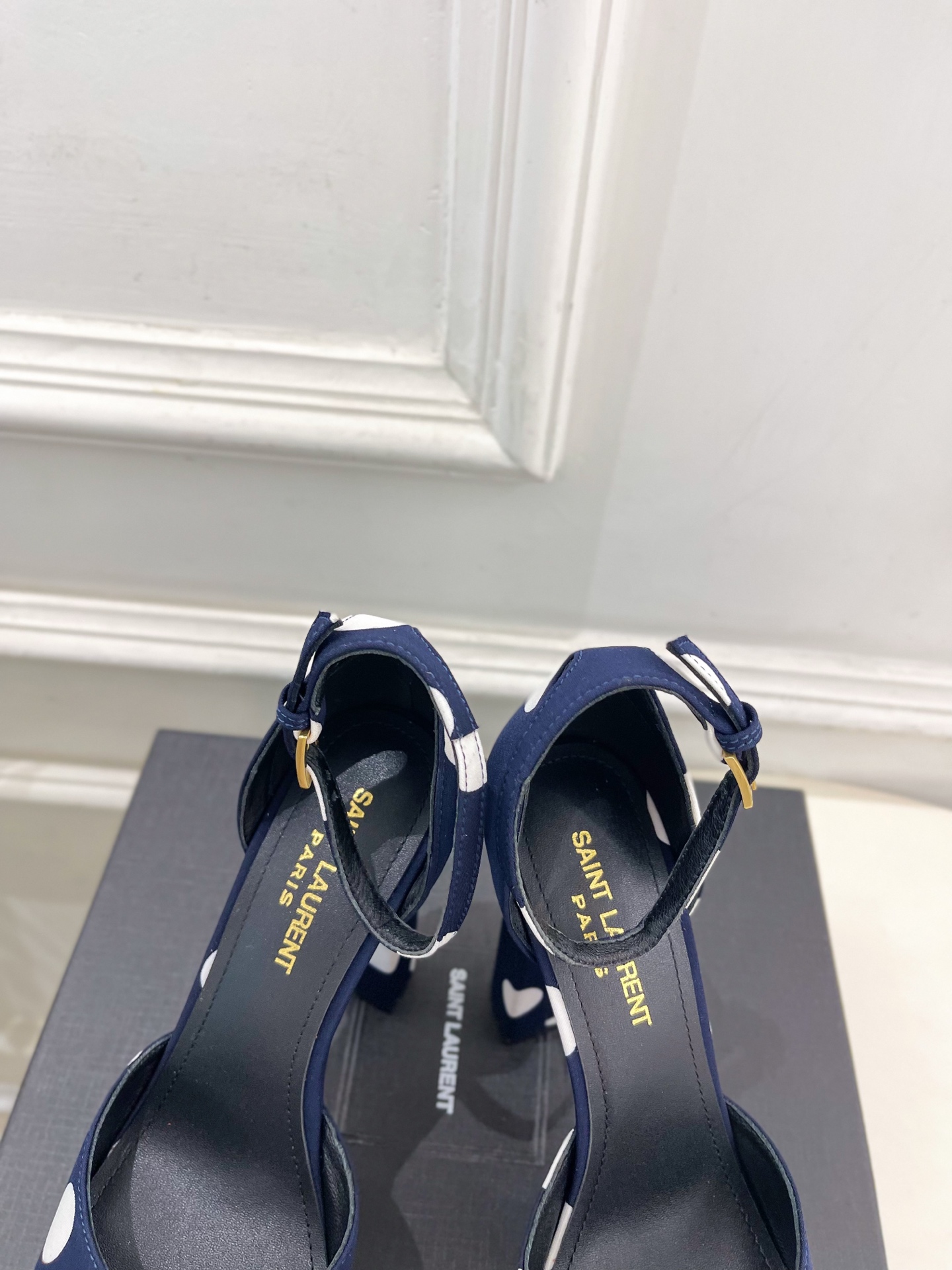 SAIN*LAURENT 圣罗兰 26𝐬𝐬 2026春夏新品YSL波点鱼嘴高跟防水台凉鞋 上新☑️ ————————— SAIN*LAURENT 圣罗兰 26𝐬𝐬 2026春夏新品YSL波点鱼嘴高跟防水台凉鞋 上新☑️ —————————
