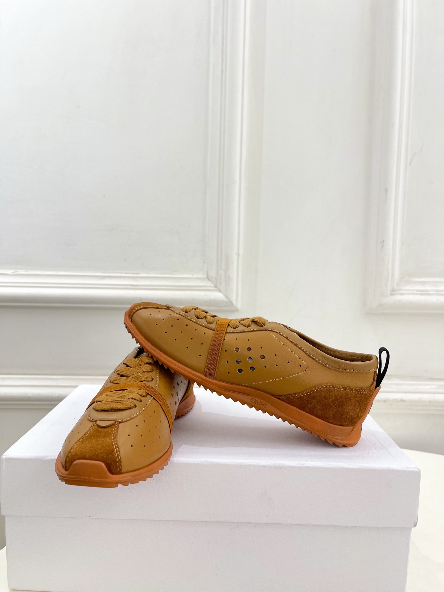 CELINE | 赛琳 26𝐬𝐬 💛2026新品 凯旋门复古镂空休闲运动鞋 上新! 🔜BS 这一季的赛琳真的是开了 CELINE | 赛琳 26𝐬𝐬 💛2026新品 凯旋门复古镂空休闲运动鞋 上新! 🔜BS 这一季的赛琳真的是开了