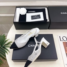 𝐂𝐇𝐀𝐍𝐄𝐋 | 小香 26𝐬𝐬 🦋2026 新品 专柜经典走秀款 小香双C水钻镂空尖头粗跟后空凉鞋 系列上新〰 𝐂𝐇𝐀𝐍𝐄𝐋 | 小香 26𝐬𝐬 🦋2026 新品 专柜经典走秀款 小香双C水钻镂空尖头粗跟后空凉鞋 系列上新〰
