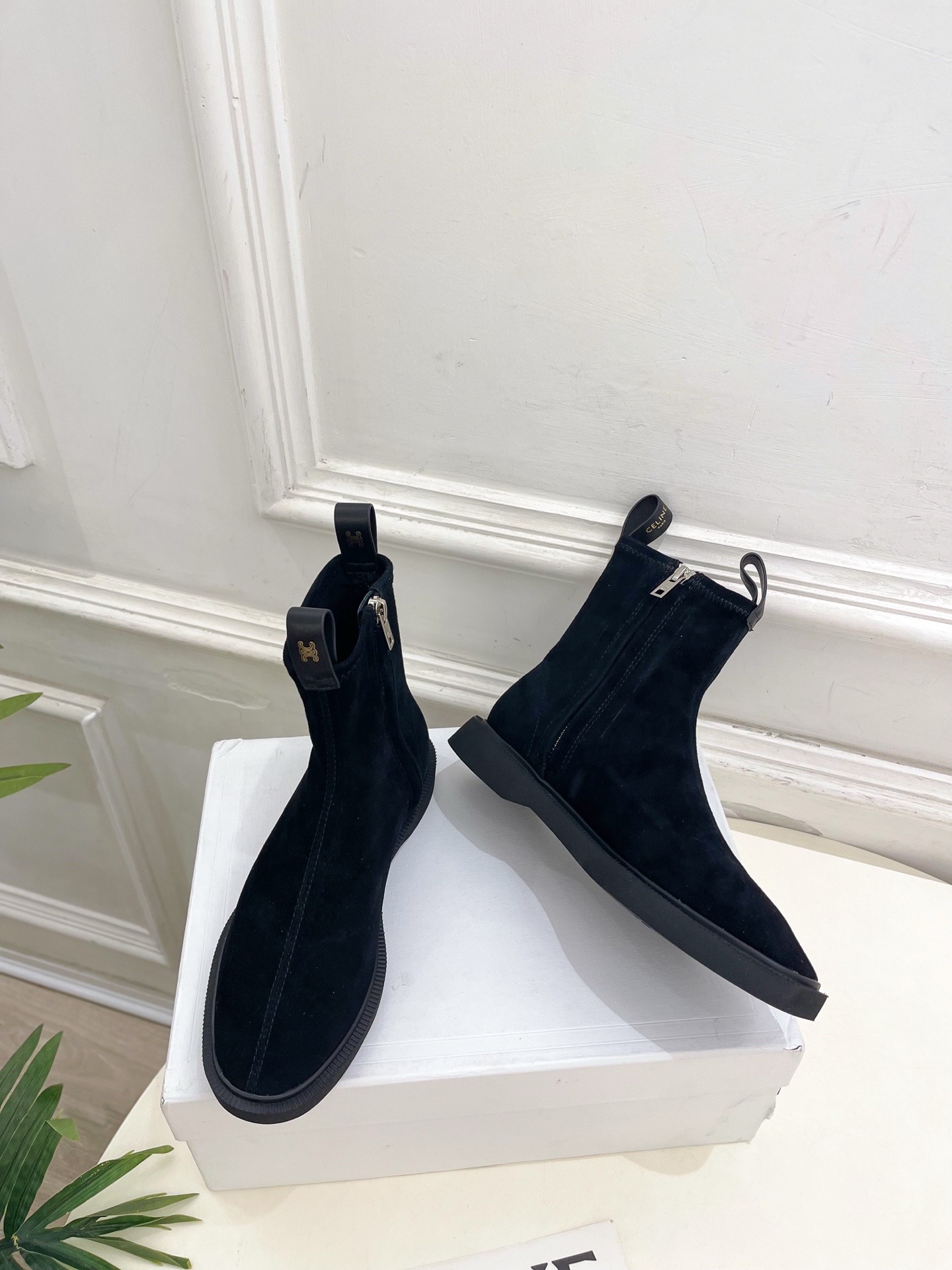 CELINE | 赛琳 26𝐬𝐬 💛2026秋冬新品 凯旋门复古侧拉链平底短靴上新! 🔜BS 这一季的赛琳真的是开 CELINE | 赛琳 26𝐬𝐬 💛2026秋冬新品 凯旋门复古侧拉链平底短靴上新! 🔜BS 这一季的赛琳真的是开