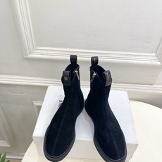 CELINE | 赛琳 26𝐬𝐬 💛2026秋冬新品 凯旋门复古侧拉链平底短靴上新! 🔜BS 这一季的赛琳真的是开 CELINE | 赛琳 26𝐬𝐬 💛2026秋冬新品 凯旋门复古侧拉链平底短靴上新! 🔜BS 这一季的赛琳真的是开