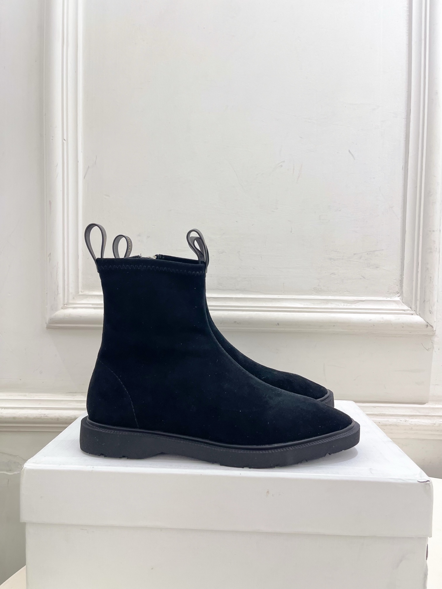 CELINE | 赛琳 26𝐬𝐬 💛2026秋冬新品 凯旋门复古侧拉链平底短靴上新! 🔜BS 这一季的赛琳真的是开 CELINE | 赛琳 26𝐬𝐬 💛2026秋冬新品 凯旋门复古侧拉链平底短靴上新! 🔜BS 这一季的赛琳真的是开