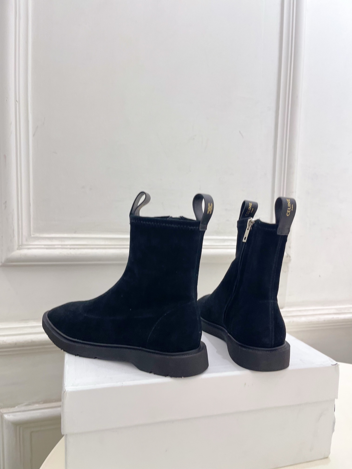 CELINE | 赛琳 26𝐬𝐬 💛2026秋冬新品 凯旋门复古侧拉链平底短靴上新! 🔜BS 这一季的赛琳真的是开 CELINE | 赛琳 26𝐬𝐬 💛2026秋冬新品 凯旋门复古侧拉链平底短靴上新! 🔜BS 这一季的赛琳真的是开