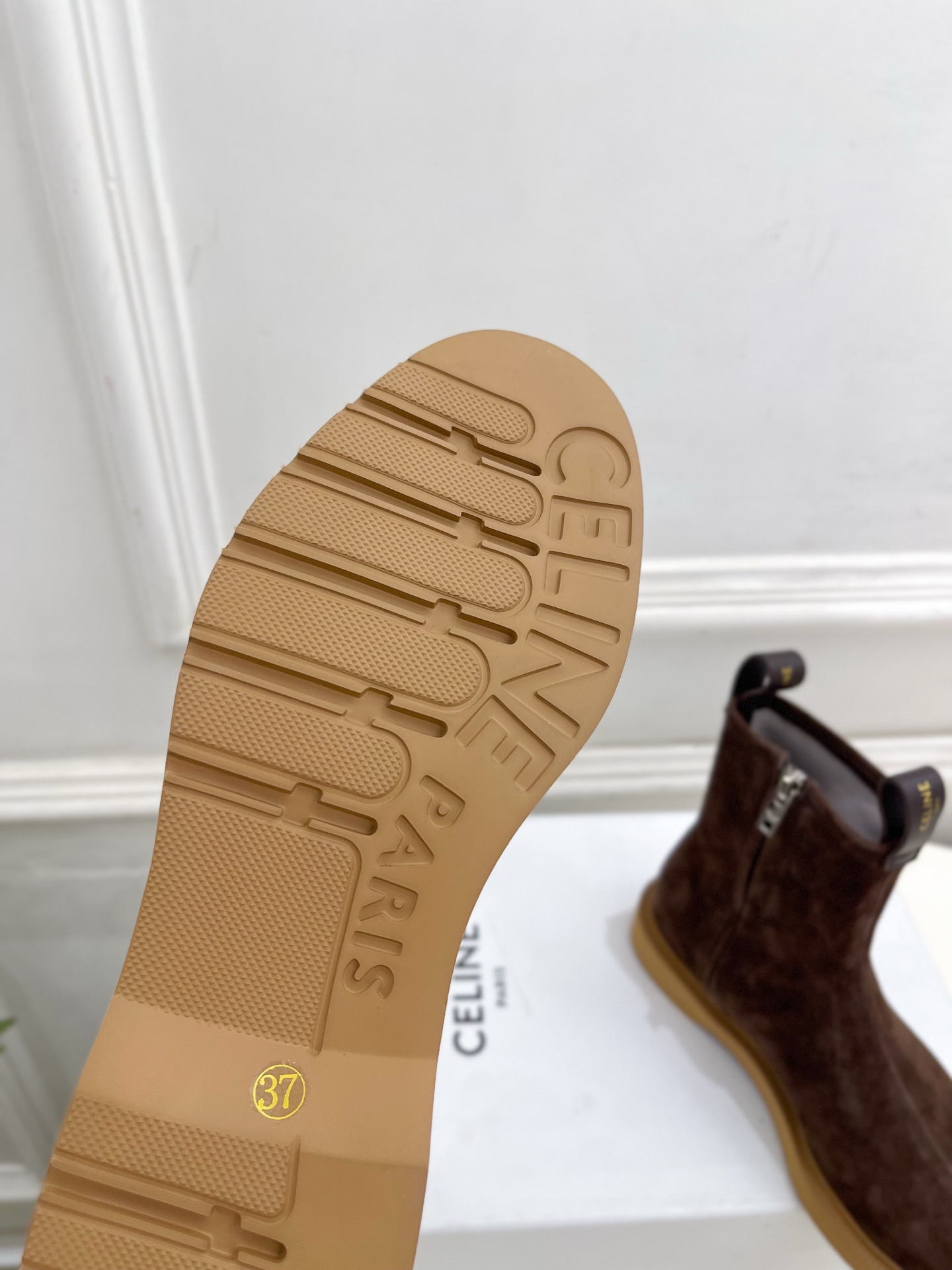 CELINE  | 赛琳  26𝐬𝐬  💛2026秋冬新品 凯旋门复古侧拉链平底短靴上新！ 🔜BS 这一季的赛琳真的是开