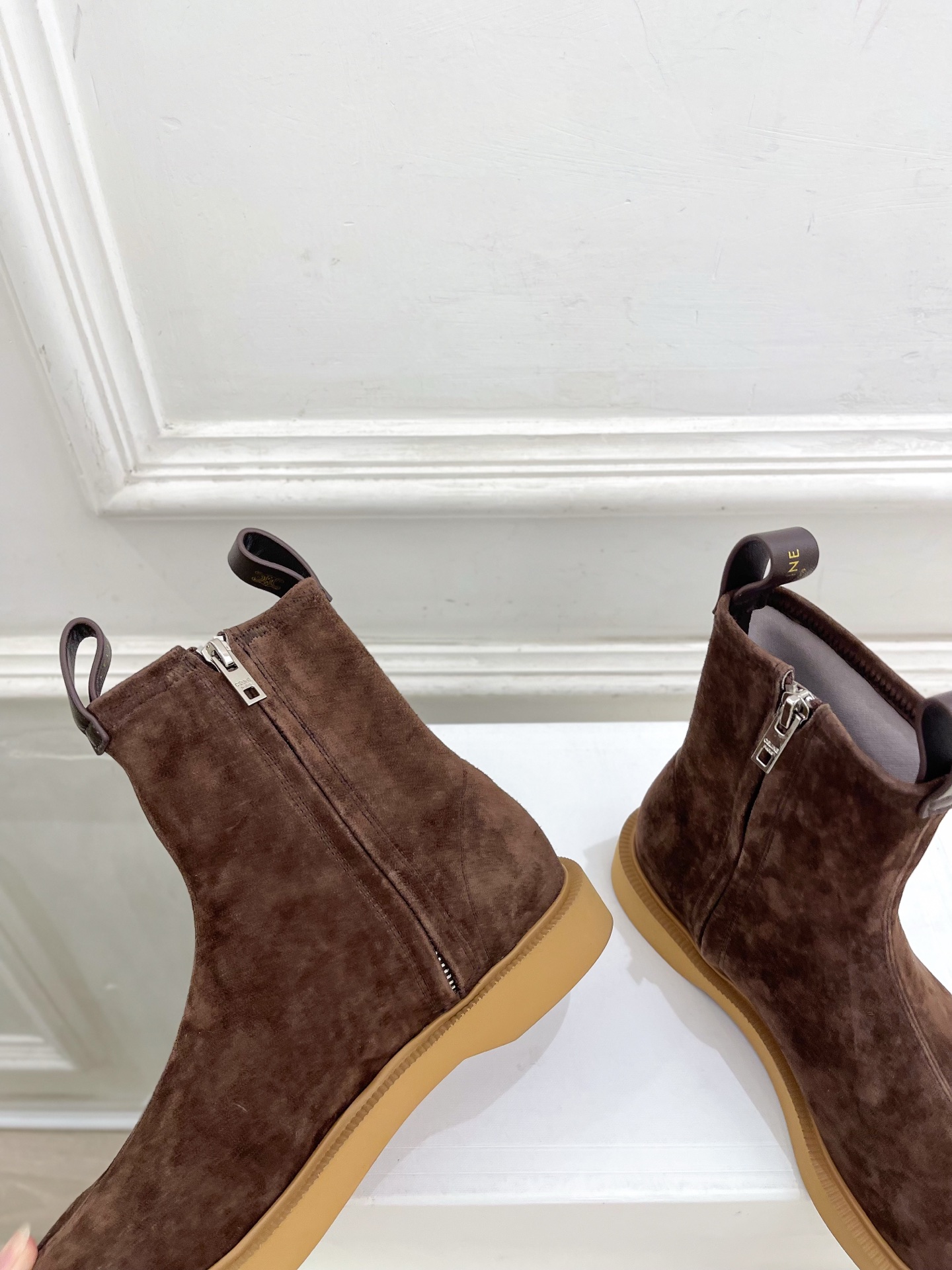 CELINE  | 赛琳  26𝐬𝐬  💛2026秋冬新品 凯旋门复古侧拉链平底短靴上新！ 🔜BS 这一季的赛琳真的是开