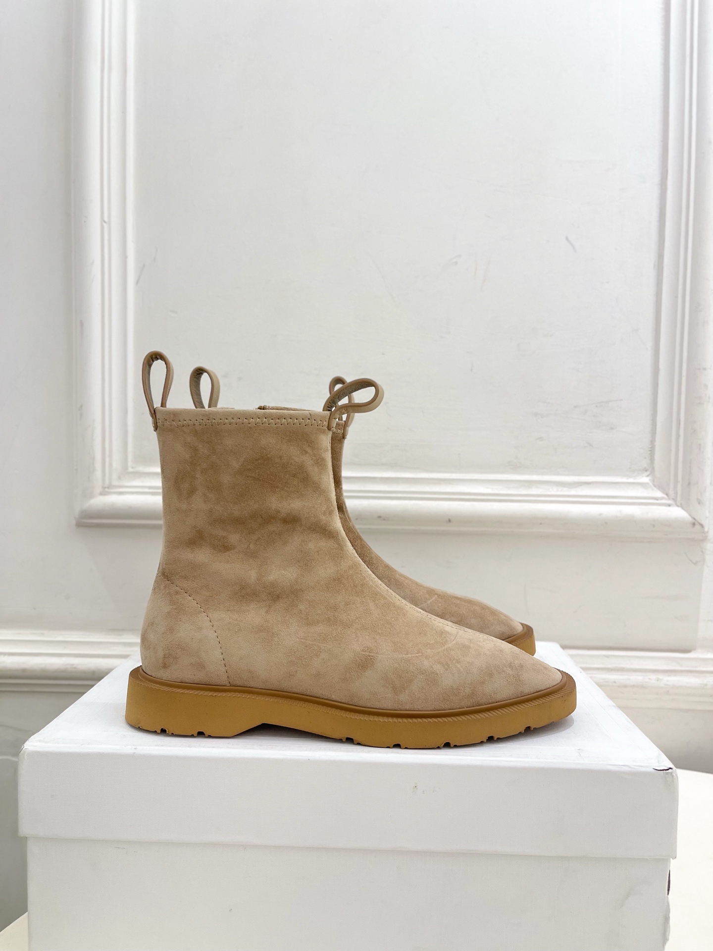 CELINE | 赛琳 26𝐬𝐬 💛2026秋冬新品 凯旋门复古侧拉链平底短靴上新! 🔜BS 这一季的赛琳真的是开 CELINE | 赛琳 26𝐬𝐬 💛2026秋冬新品 凯旋门复古侧拉链平底短靴上新! 🔜BS 这一季的赛琳真的是开