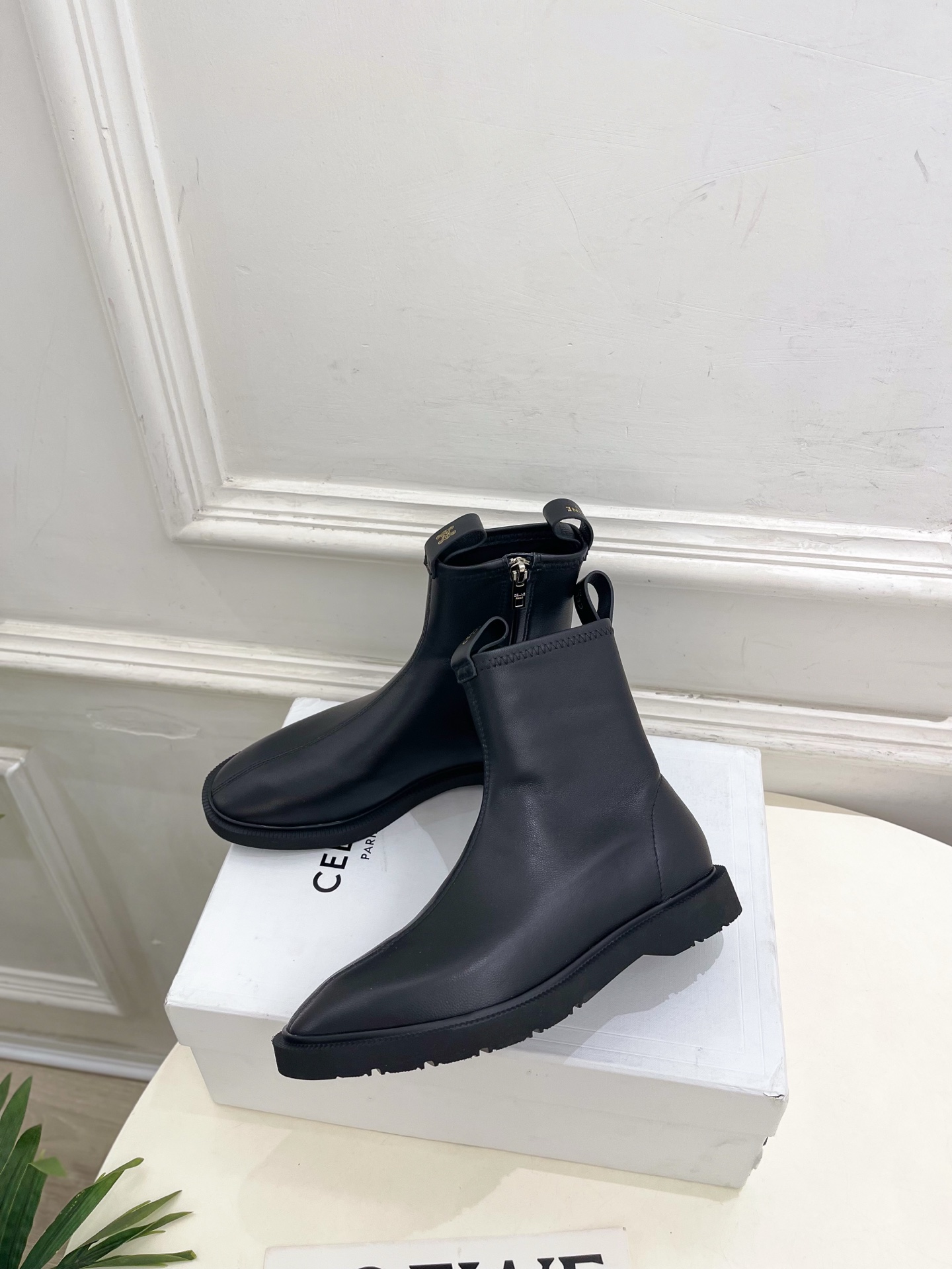 CELINE | 赛琳 26𝐬𝐬 💛2026秋冬新品 凯旋门复古侧拉链平底短靴上新! 🔜BS 这一季的赛琳真的是开 CELINE | 赛琳 26𝐬𝐬 💛2026秋冬新品 凯旋门复古侧拉链平底短靴上新! 🔜BS 这一季的赛琳真的是开