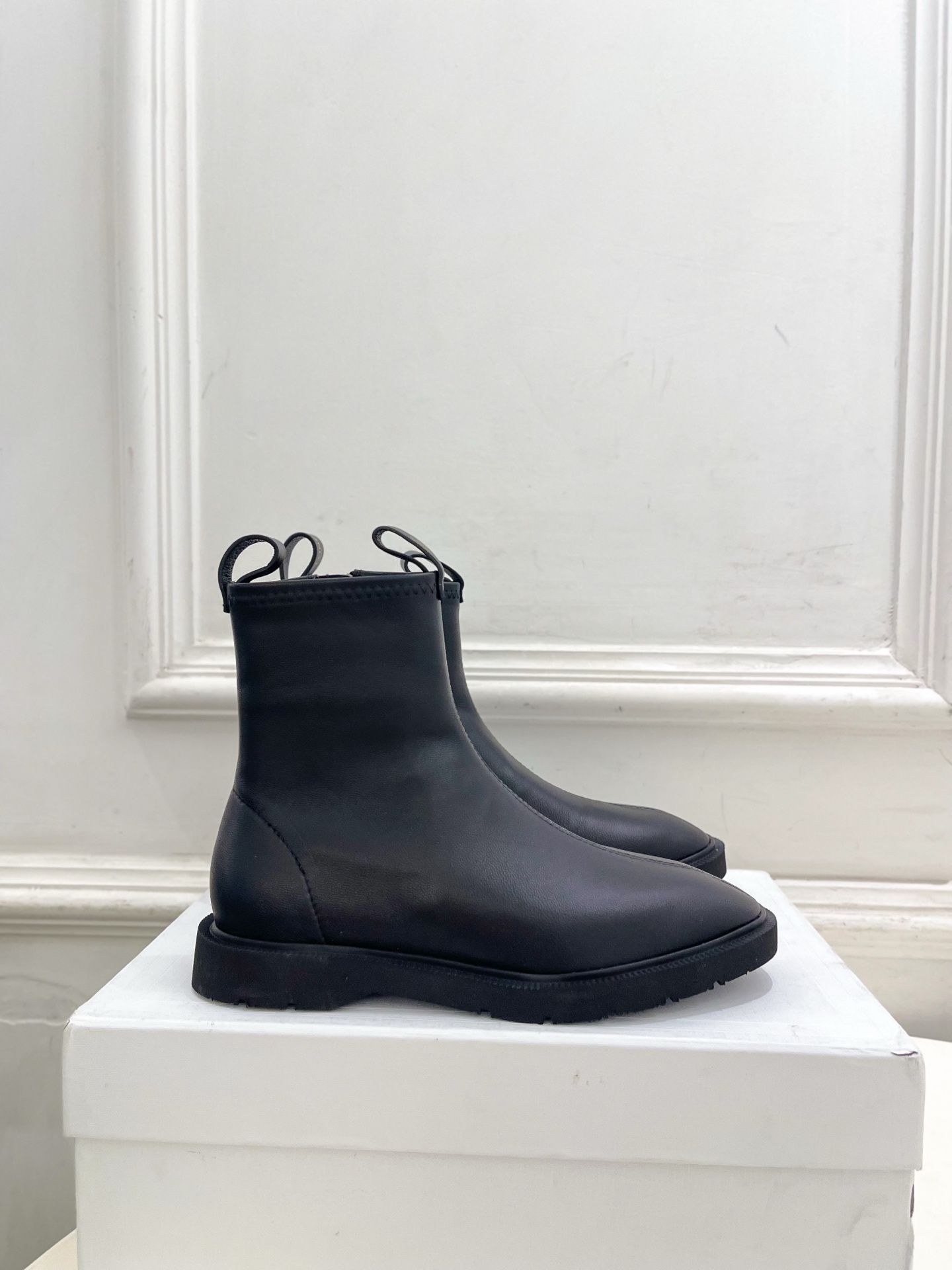 CELINE | 赛琳 26𝐬𝐬 💛2026秋冬新品 凯旋门复古侧拉链平底短靴上新! 🔜BS 这一季的赛琳真的是开 CELINE | 赛琳 26𝐬𝐬 💛2026秋冬新品 凯旋门复古侧拉链平底短靴上新! 🔜BS 这一季的赛琳真的是开
