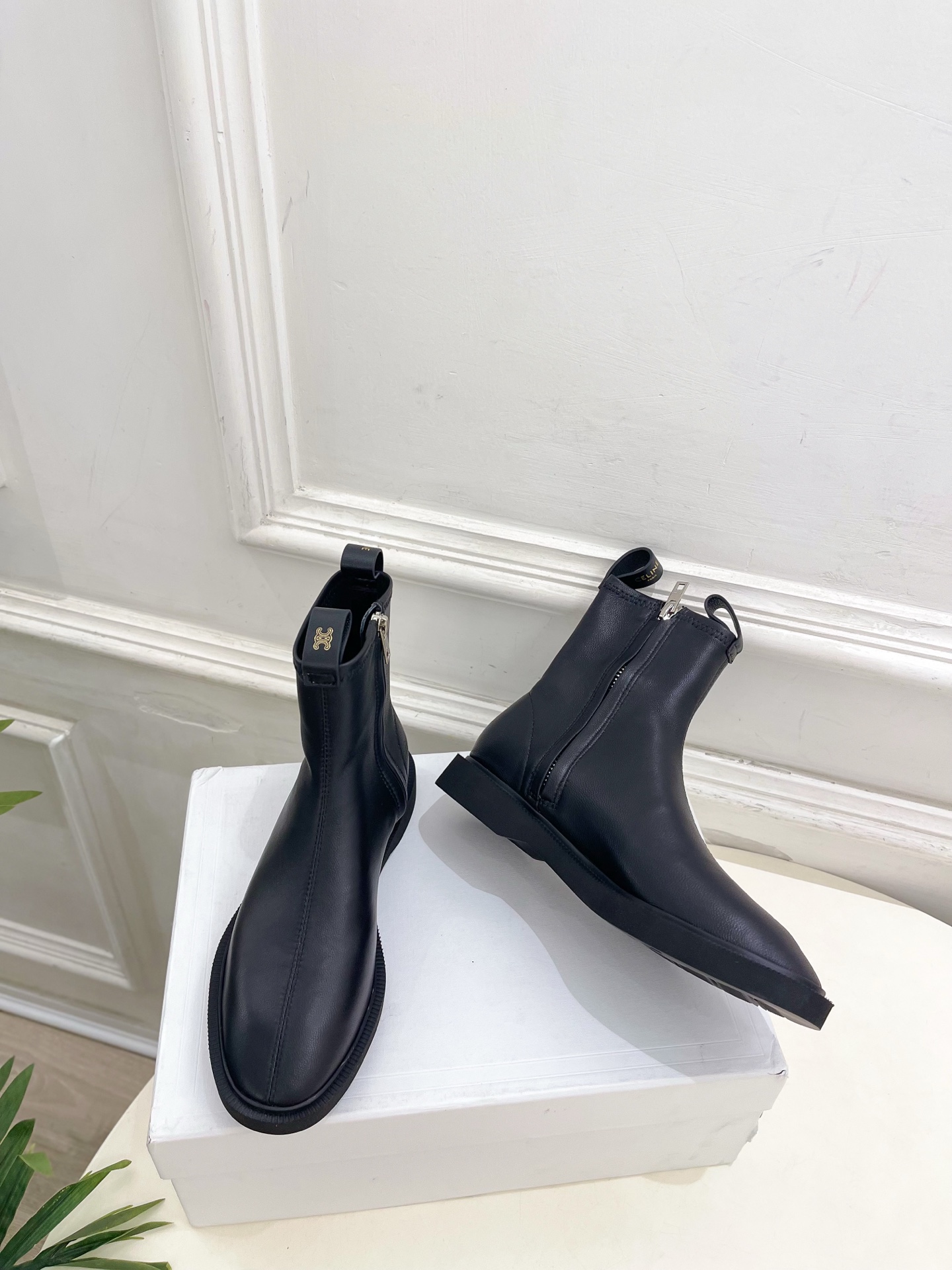 CELINE | 赛琳 26𝐬𝐬 💛2026秋冬新品 凯旋门复古侧拉链平底短靴上新! 🔜BS 这一季的赛琳真的是开 CELINE | 赛琳 26𝐬𝐬 💛2026秋冬新品 凯旋门复古侧拉链平底短靴上新! 🔜BS 这一季的赛琳真的是开