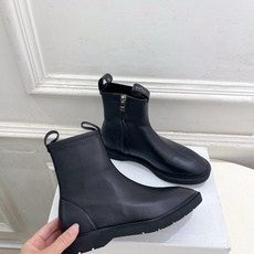 CELINE | 赛琳 26𝐬𝐬 💛2026秋冬新品 凯旋门复古侧拉链平底短靴上新! 🔜BS 这一季的赛琳真的是开 CELINE | 赛琳 26𝐬𝐬 💛2026秋冬新品 凯旋门复古侧拉链平底短靴上新! 🔜BS 这一季的赛琳真的是开