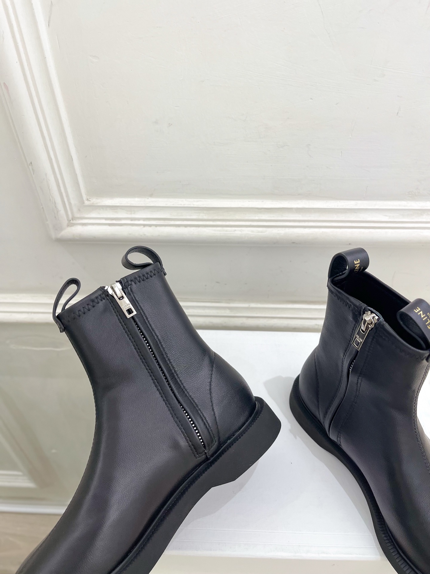 CELINE | 赛琳 26𝐬𝐬 💛2026秋冬新品 凯旋门复古侧拉链平底短靴上新! 🔜BS 这一季的赛琳真的是开 CELINE | 赛琳 26𝐬𝐬 💛2026秋冬新品 凯旋门复古侧拉链平底短靴上新! 🔜BS 这一季的赛琳真的是开