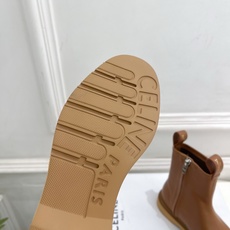 CELINE | 赛琳 26𝐬𝐬 💛2026秋冬新品 凯旋门复古侧拉链平底短靴上新! 🔜BS 这一季的赛琳真的是开 CELINE | 赛琳 26𝐬𝐬 💛2026秋冬新品 凯旋门复古侧拉链平底短靴上新! 🔜BS 这一季的赛琳真的是开