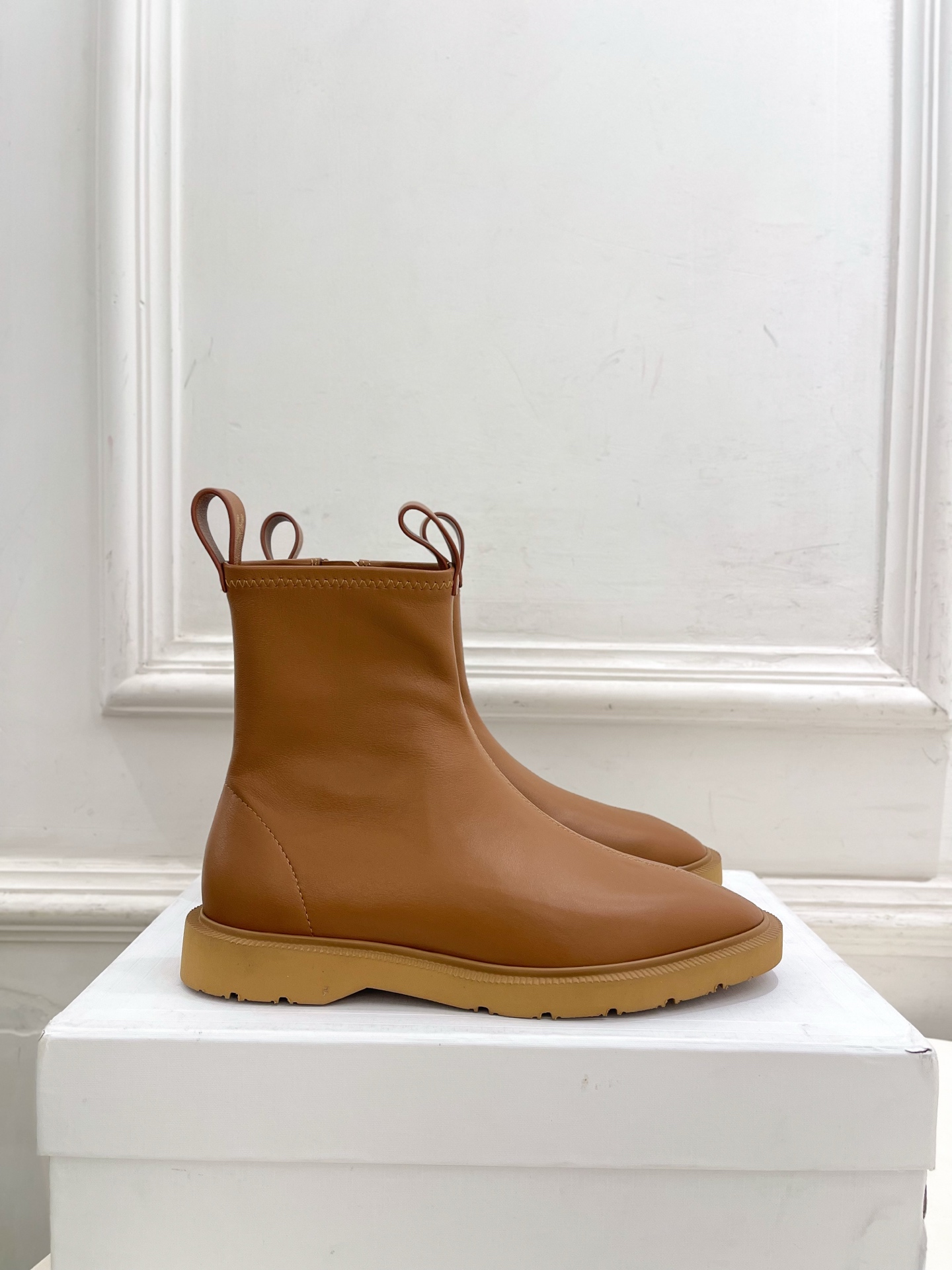 CELINE | 赛琳 26𝐬𝐬 💛2026秋冬新品 凯旋门复古侧拉链平底短靴上新! 🔜BS 这一季的赛琳真的是开 CELINE | 赛琳 26𝐬𝐬 💛2026秋冬新品 凯旋门复古侧拉链平底短靴上新! 🔜BS 这一季的赛琳真的是开