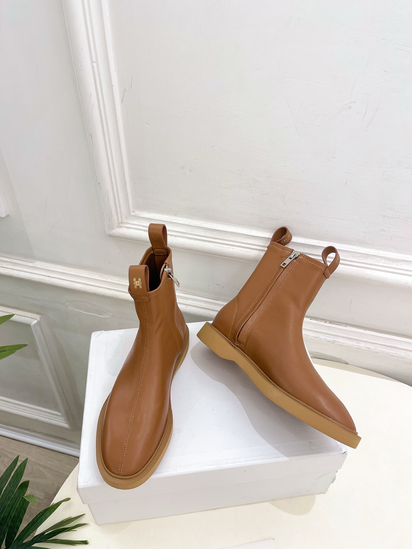 CELINE | 赛琳 26𝐬𝐬 💛2026秋冬新品 凯旋门复古侧拉链平底短靴上新! 🔜BS 这一季的赛琳真的是开 CELINE | 赛琳 26𝐬𝐬 💛2026秋冬新品 凯旋门复古侧拉链平底短靴上新! 🔜BS 这一季的赛琳真的是开