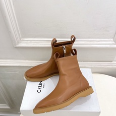 CELINE | 赛琳 26𝐬𝐬 💛2026秋冬新品 凯旋门复古侧拉链平底短靴上新! 🔜BS 这一季的赛琳真的是开 CELINE | 赛琳 26𝐬𝐬 💛2026秋冬新品 凯旋门复古侧拉链平底短靴上新! 🔜BS 这一季的赛琳真的是开
