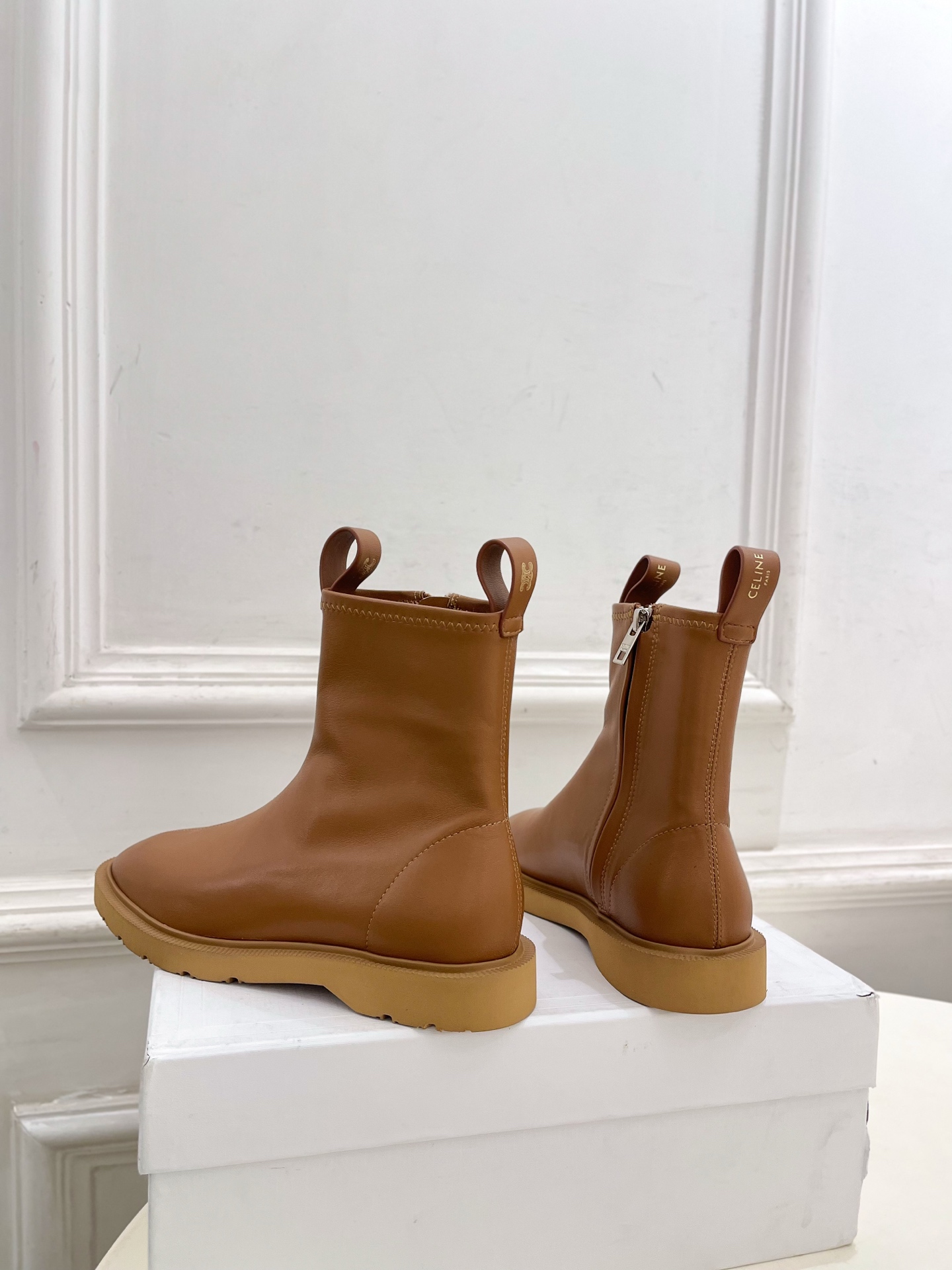 CELINE | 赛琳 26𝐬𝐬 💛2026秋冬新品 凯旋门复古侧拉链平底短靴上新! 🔜BS 这一季的赛琳真的是开 CELINE | 赛琳 26𝐬𝐬 💛2026秋冬新品 凯旋门复古侧拉链平底短靴上新! 🔜BS 这一季的赛琳真的是开
