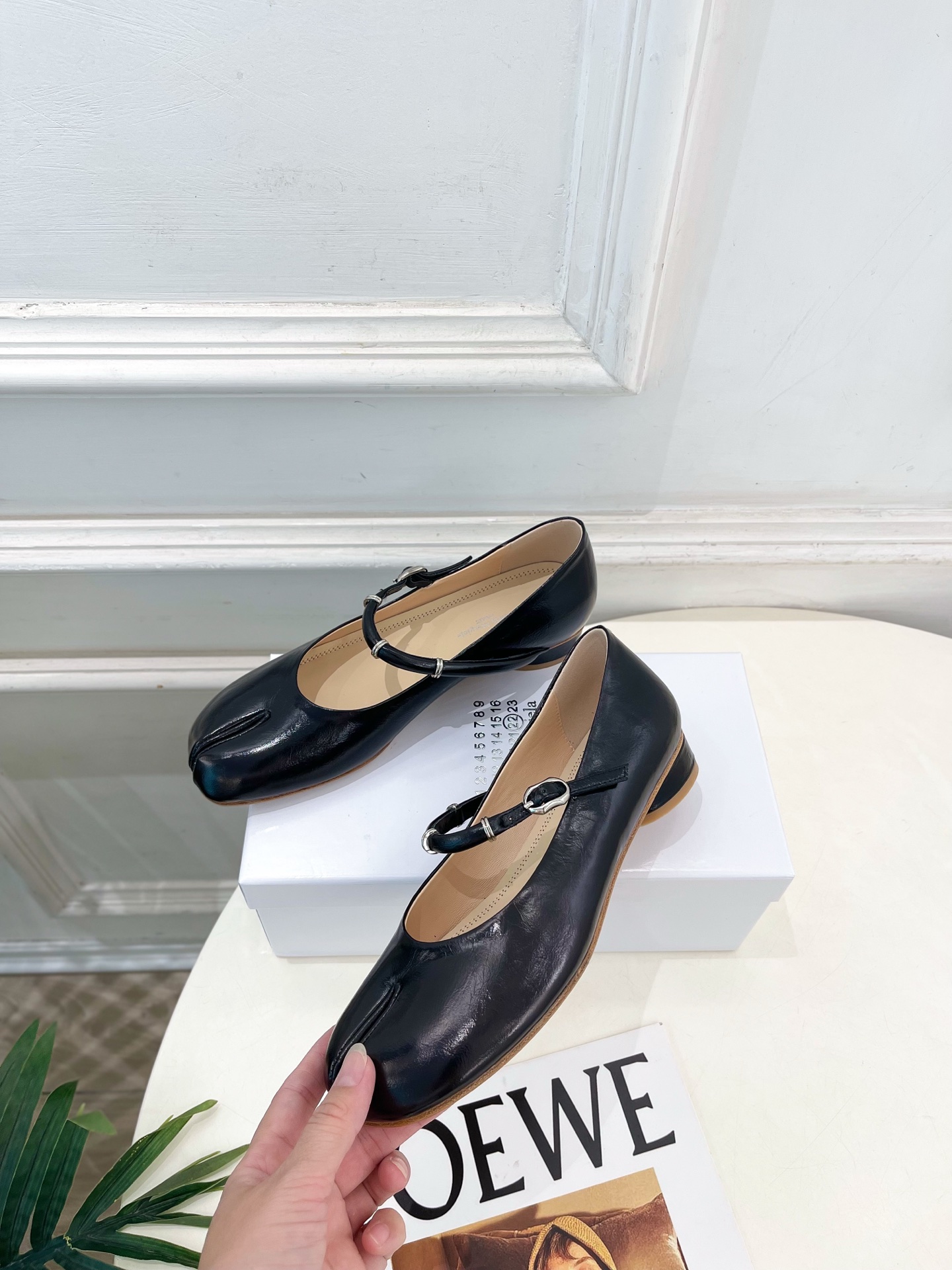 Maison Margiela· 马吉拉26𝐬𝐬 2026春夏新品 MM6复古分趾玛丽珍芭蕾鞋———————— MM6 Maison Margiela· 马吉拉26𝐬𝐬 2026春夏新品 MM6复古分趾玛丽珍芭蕾鞋———————— MM6