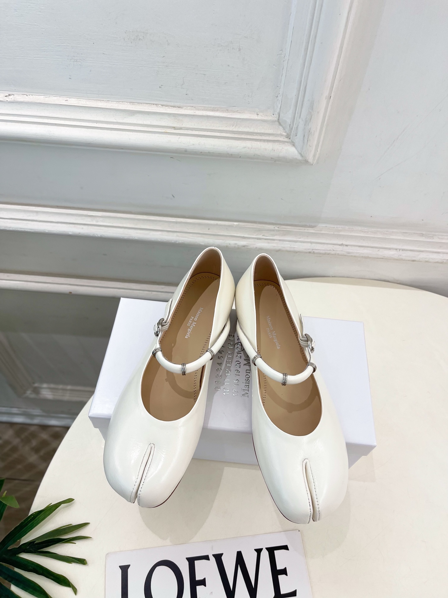 Maison Margiela· 马吉拉26𝐬𝐬 2026春夏新品 MM6复古分趾玛丽珍芭蕾鞋———————— MM6 Maison Margiela· 马吉拉26𝐬𝐬 2026春夏新品 MM6复古分趾玛丽珍芭蕾鞋———————— MM6