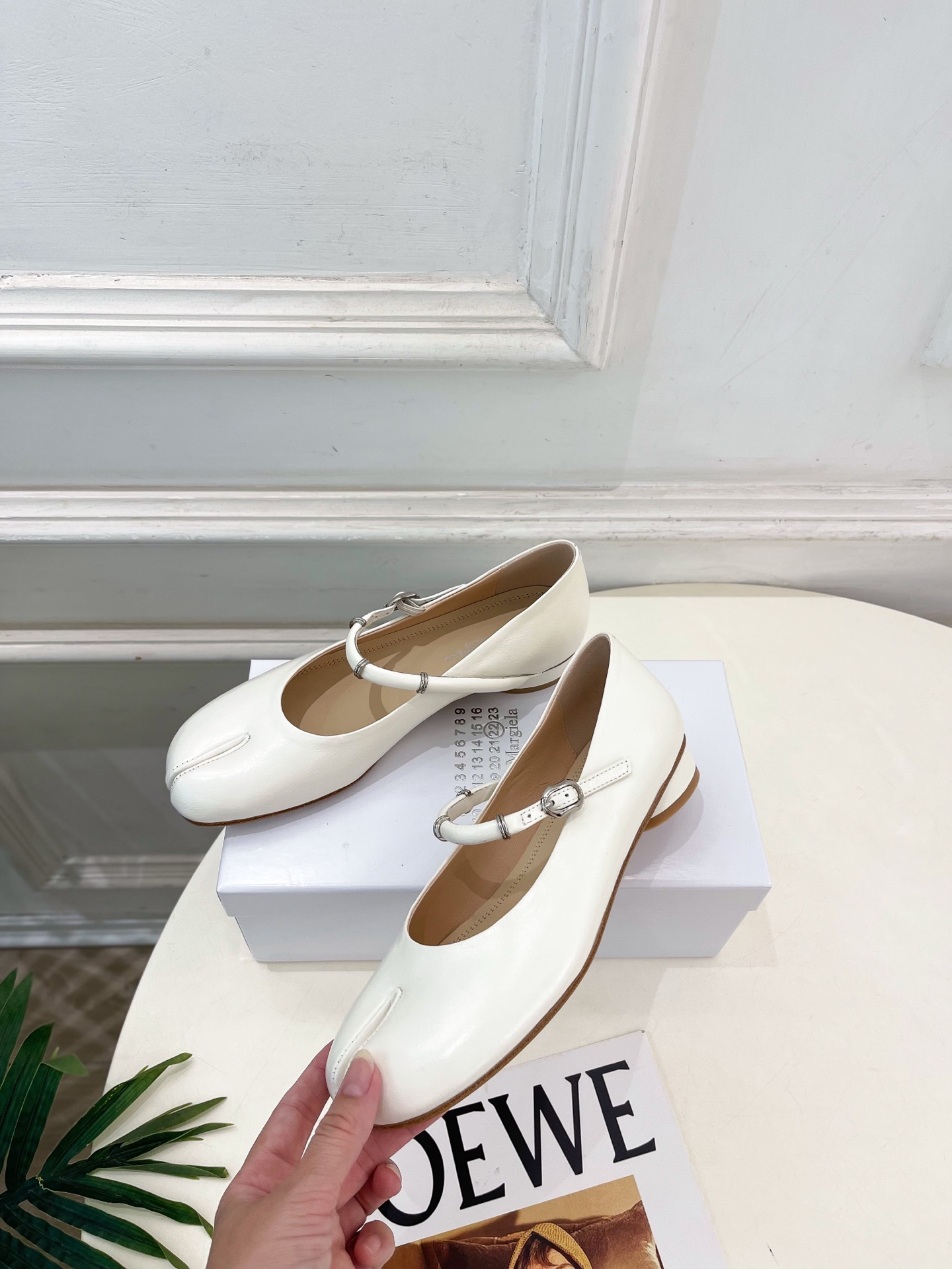Maison Margiela· 马吉拉26𝐬𝐬 2026春夏新品 MM6复古分趾玛丽珍芭蕾鞋———————— MM6 Maison Margiela· 马吉拉26𝐬𝐬 2026春夏新品 MM6复古分趾玛丽珍芭蕾鞋———————— MM6