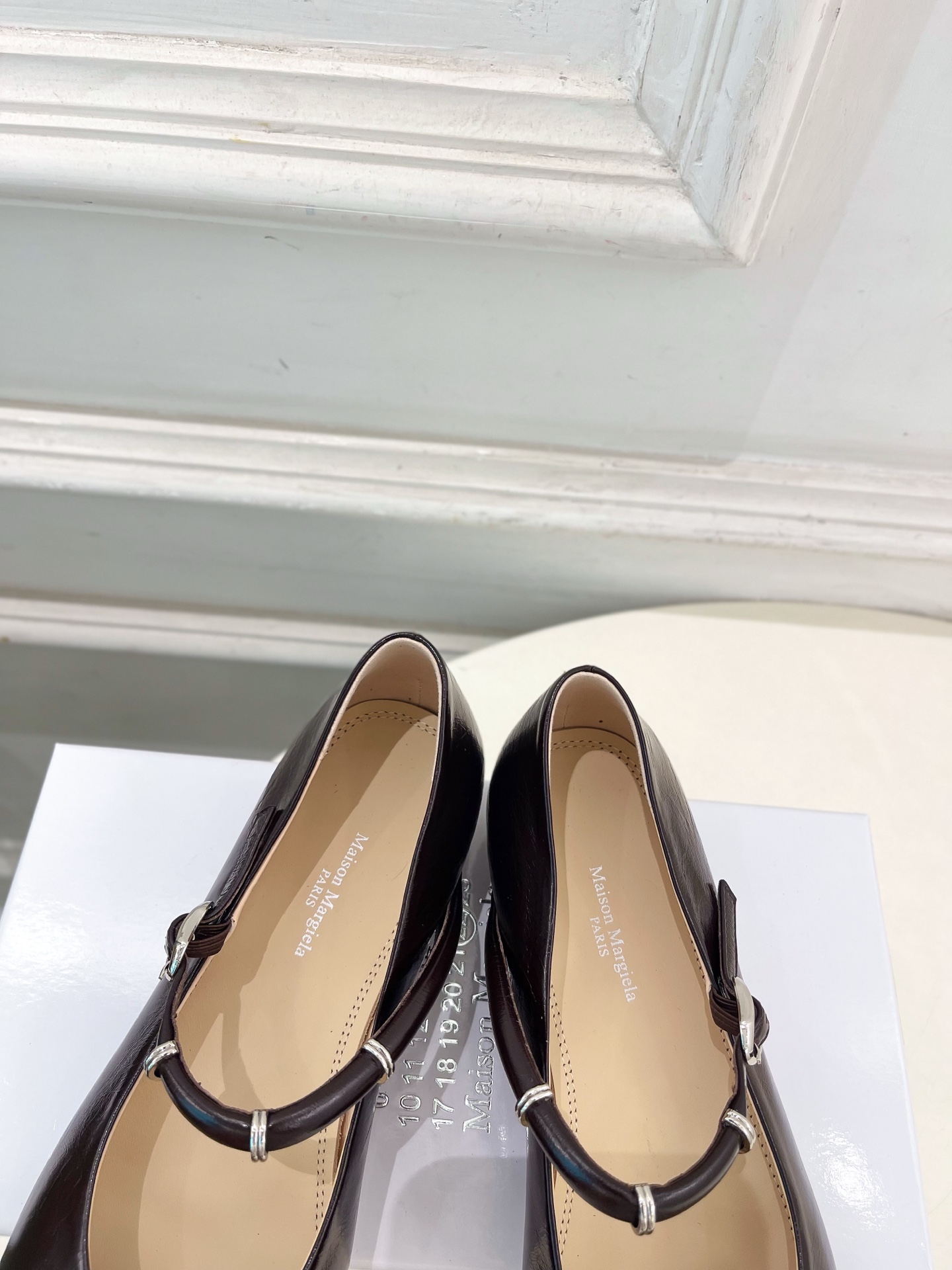Maison Margiela· 马吉拉26𝐬𝐬 2026春夏新品 MM6复古分趾玛丽珍芭蕾鞋———————— MM6 Maison Margiela· 马吉拉26𝐬𝐬 2026春夏新品 MM6复古分趾玛丽珍芭蕾鞋———————— MM6