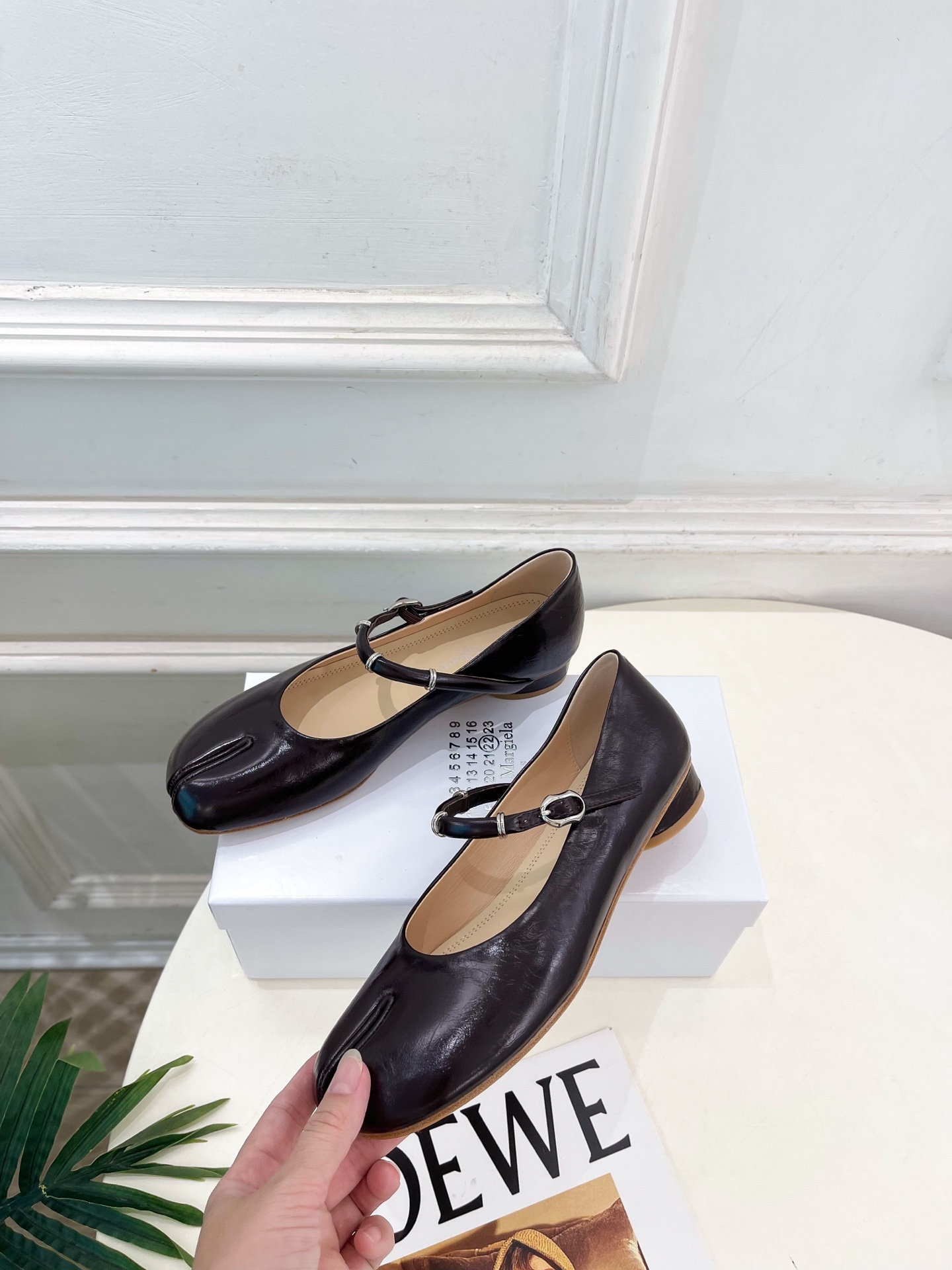 Maison Margiela· 马吉拉26𝐬𝐬 2026春夏新品 MM6复古分趾玛丽珍芭蕾鞋———————— MM6 Maison Margiela· 马吉拉26𝐬𝐬 2026春夏新品 MM6复古分趾玛丽珍芭蕾鞋———————— MM6