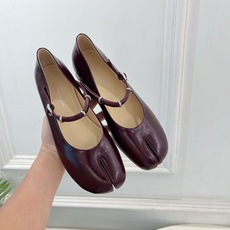 Maison Margiela· 马吉拉26𝐬𝐬 2026春夏新品 MM6复古分趾玛丽珍芭蕾鞋———————— MM6 Maison Margiela· 马吉拉26𝐬𝐬 2026春夏新品 MM6复古分趾玛丽珍芭蕾鞋———————— MM6