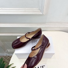 Maison Margiela· 马吉拉26𝐬𝐬 2026春夏新品 MM6复古分趾玛丽珍芭蕾鞋———————— MM6 Maison Margiela· 马吉拉26𝐬𝐬 2026春夏新品 MM6复古分趾玛丽珍芭蕾鞋———————— MM6