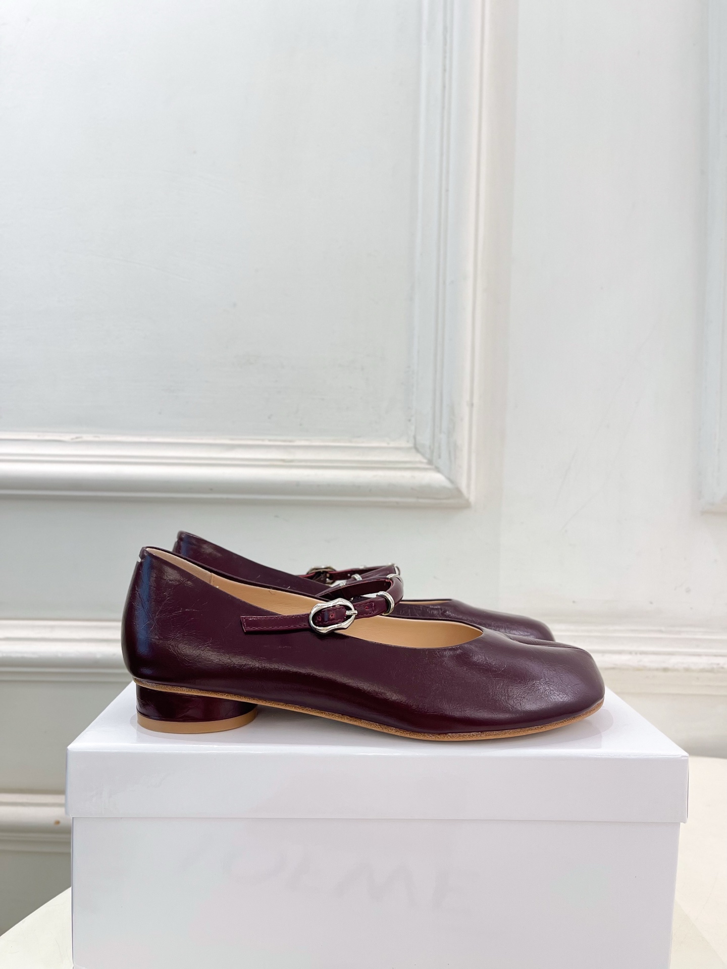 Maison Margiela· 马吉拉26𝐬𝐬 2026春夏新品 MM6复古分趾玛丽珍芭蕾鞋———————— MM6 Maison Margiela· 马吉拉26𝐬𝐬 2026春夏新品 MM6复古分趾玛丽珍芭蕾鞋———————— MM6