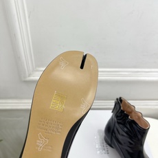 Maison Margiela· 马吉拉26𝐬𝐬 2026秋冬新品 MM6复古蝴蝶结褶皱分趾短靴———————— MM Maison Margiela· 马吉拉26𝐬𝐬 2026秋冬新品 MM6复古蝴蝶结褶皱分趾短靴———————— MM