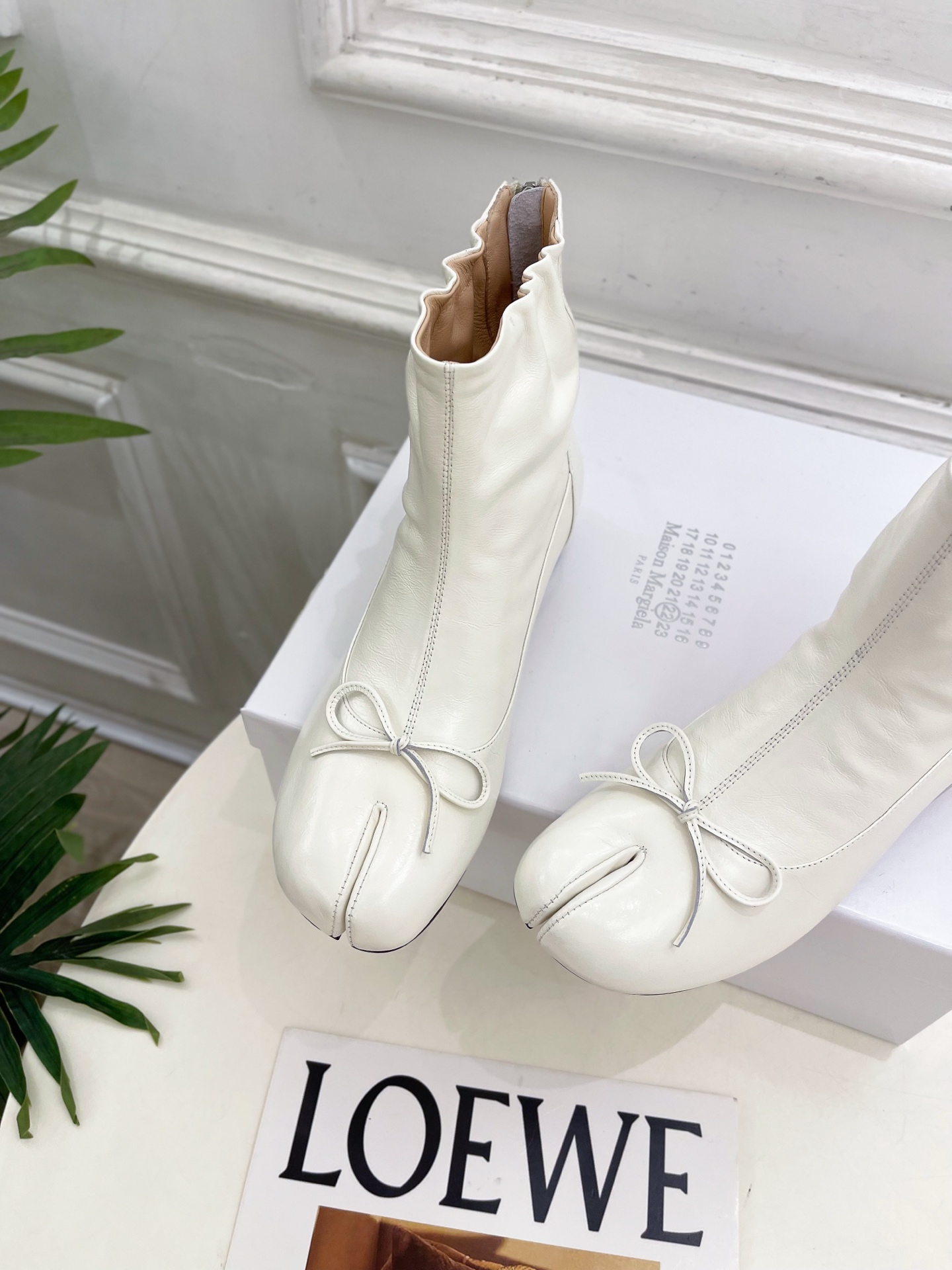 Maison Margiela· 马吉拉26𝐬𝐬 2026秋冬新品 MM6复古蝴蝶结褶皱分趾短靴———————— MM Maison Margiela· 马吉拉26𝐬𝐬 2026秋冬新品 MM6复古蝴蝶结褶皱分趾短靴———————— MM