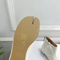 Maison Margiela· 马吉拉26𝐬𝐬 2026秋冬新品 MM6复古蝴蝶结褶皱分趾短靴———————— MM Maison Margiela· 马吉拉26𝐬𝐬 2026秋冬新品 MM6复古蝴蝶结褶皱分趾短靴———————— MM