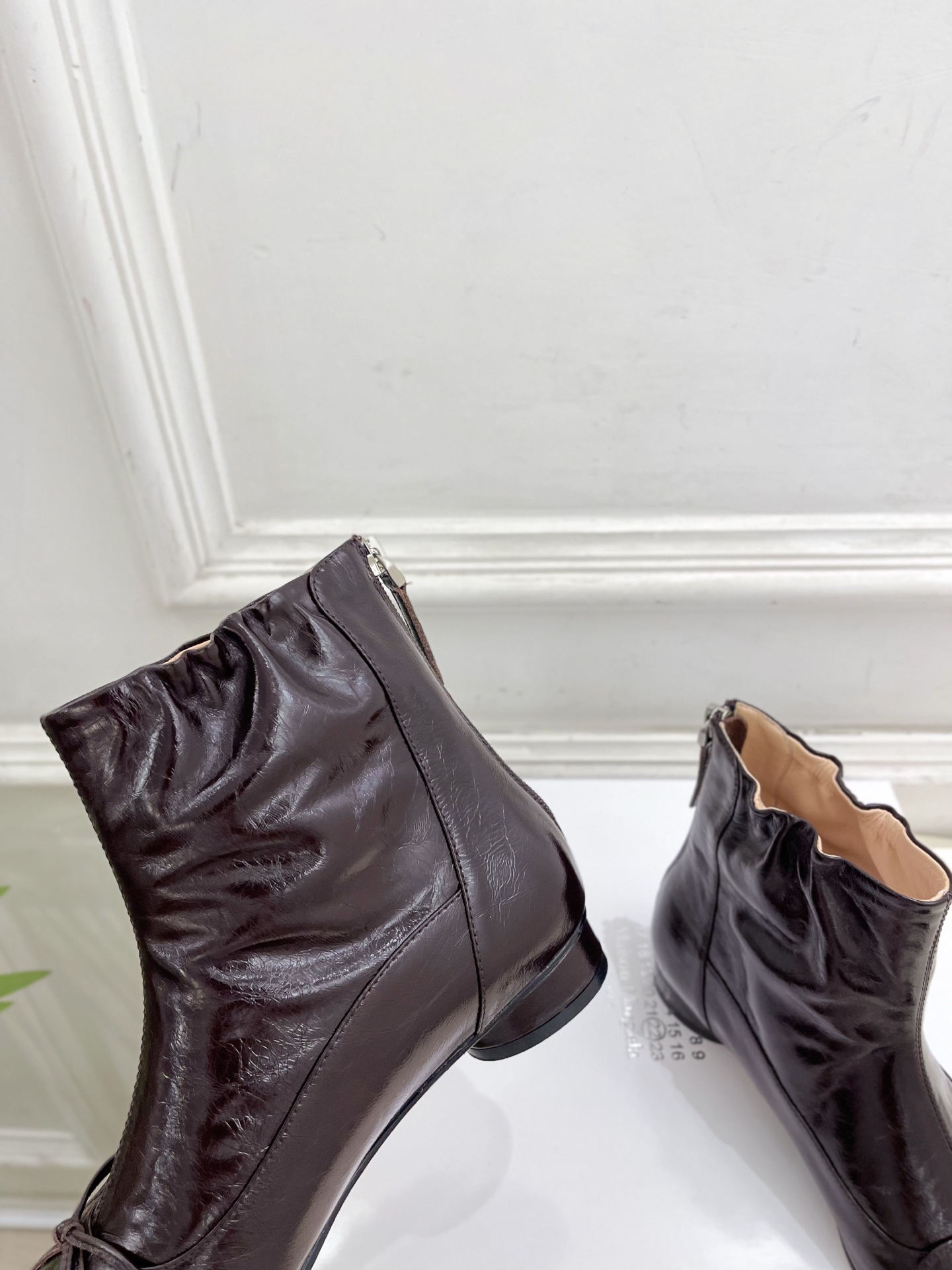 Maison Margiela· 马吉拉26𝐬𝐬 2026秋冬新品 MM6复古蝴蝶结褶皱分趾短靴———————— MM Maison Margiela· 马吉拉26𝐬𝐬 2026秋冬新品 MM6复古蝴蝶结褶皱分趾短靴———————— MM