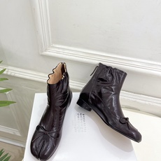 Maison Margiela· 马吉拉26𝐬𝐬 2026秋冬新品 MM6复古蝴蝶结褶皱分趾短靴———————— MM Maison Margiela· 马吉拉26𝐬𝐬 2026秋冬新品 MM6复古蝴蝶结褶皱分趾短靴———————— MM